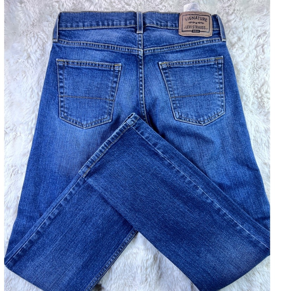 Signature by Levi Strauss Gold Label MenStraight Leg Jeans Medium Wash 29x30 A9
